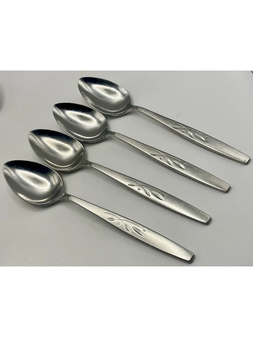 4- ONEIDA HEIRLOOM Cube Mark WILL O' WISP Stainless Teaspoon Lot ~6 1/8